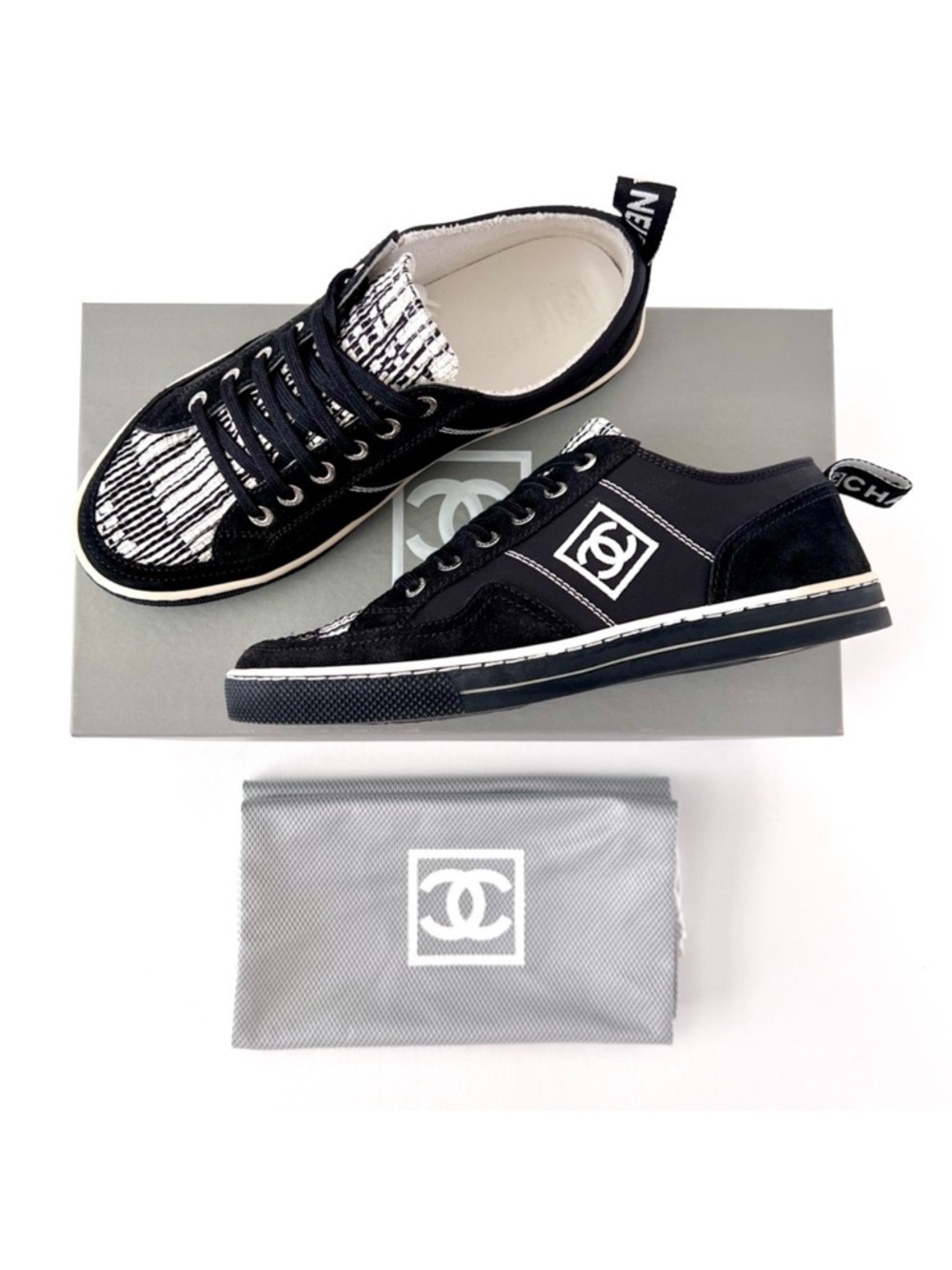 CHANEL | Black White Low Top Tennis Sneakers CC Logo Tweed Suede Vintage‎ EU 37